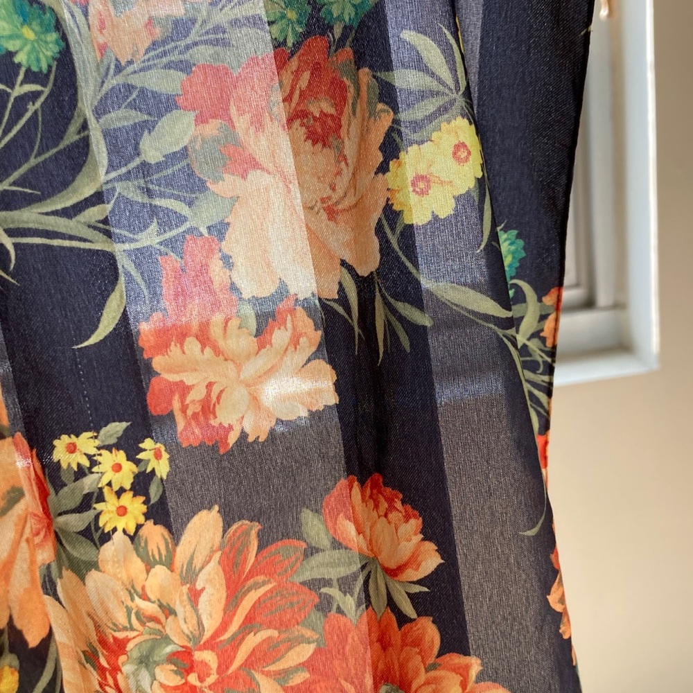 Floral Patterned Scarf - Picture 10 of 10